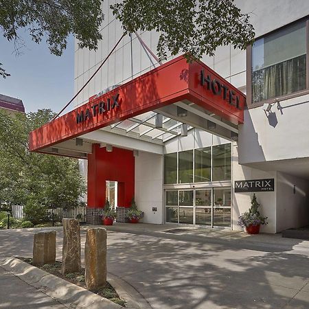 Matrix Hotel Эдмонтон Экстерьер фото