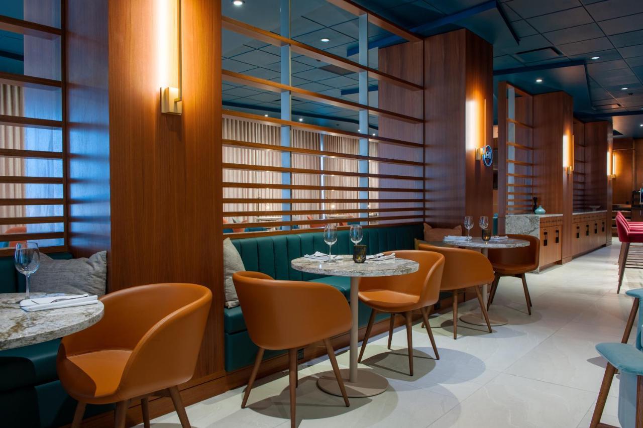 Matrix Hotel Эдмонтон Экстерьер фото