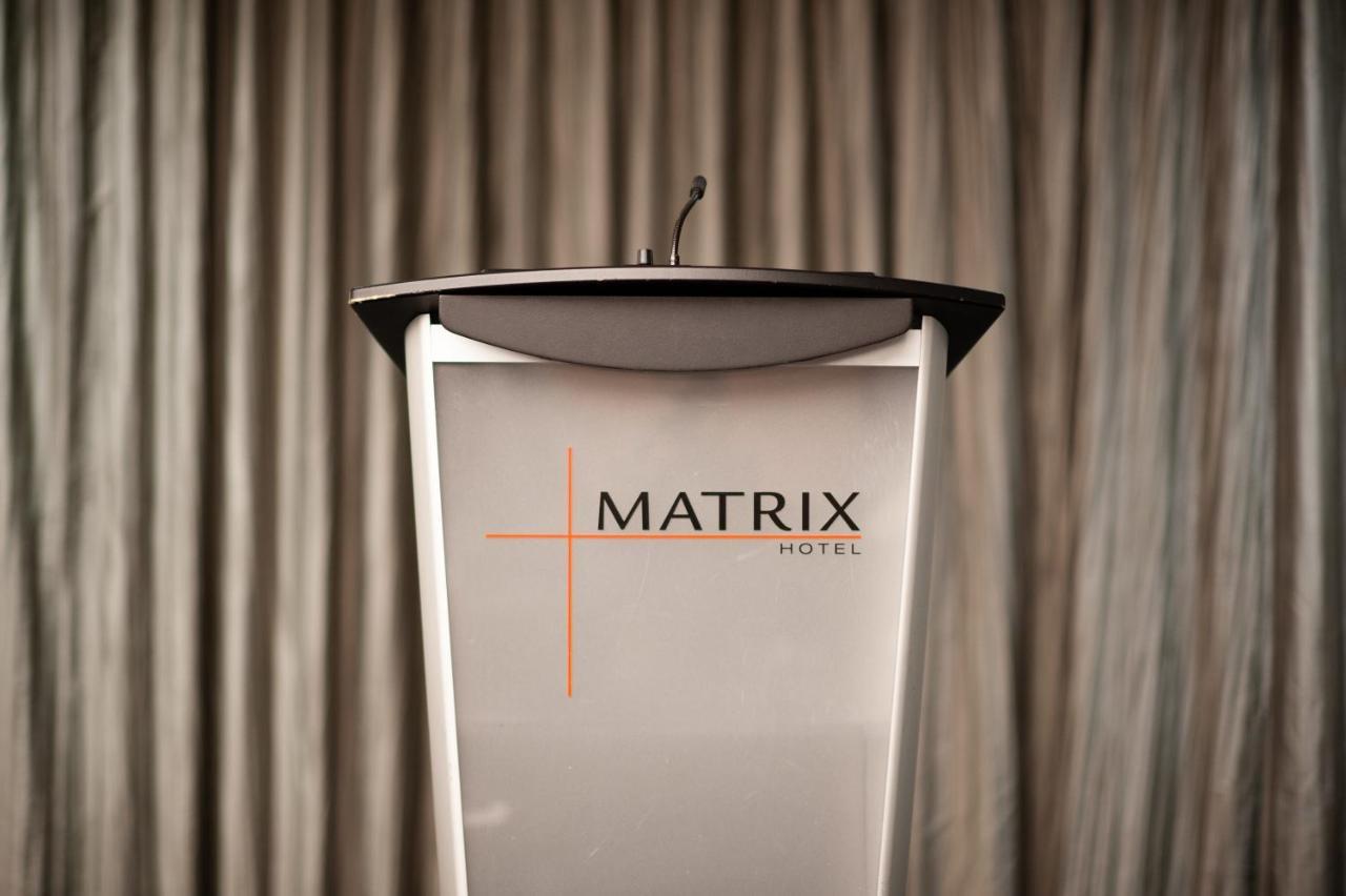 Matrix Hotel Эдмонтон Экстерьер фото