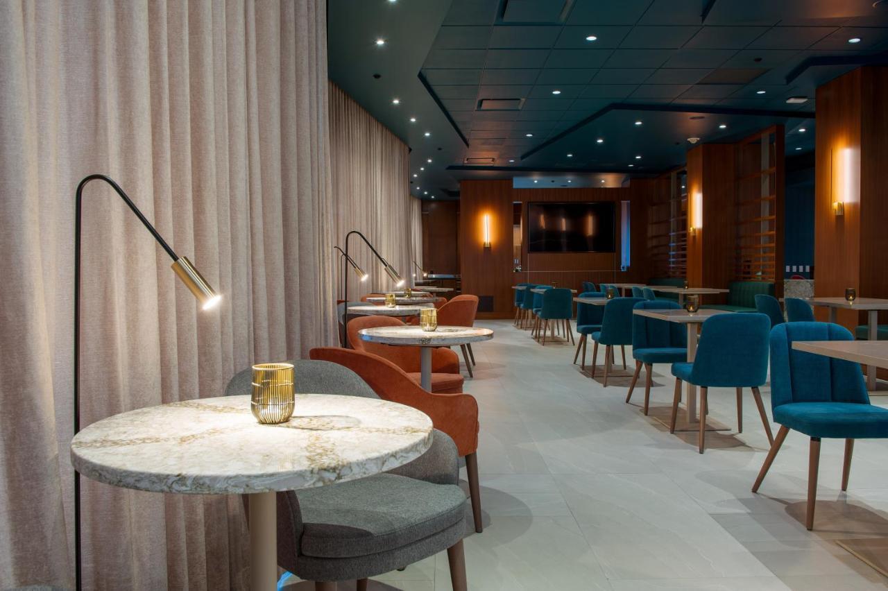 Matrix Hotel Эдмонтон Экстерьер фото
