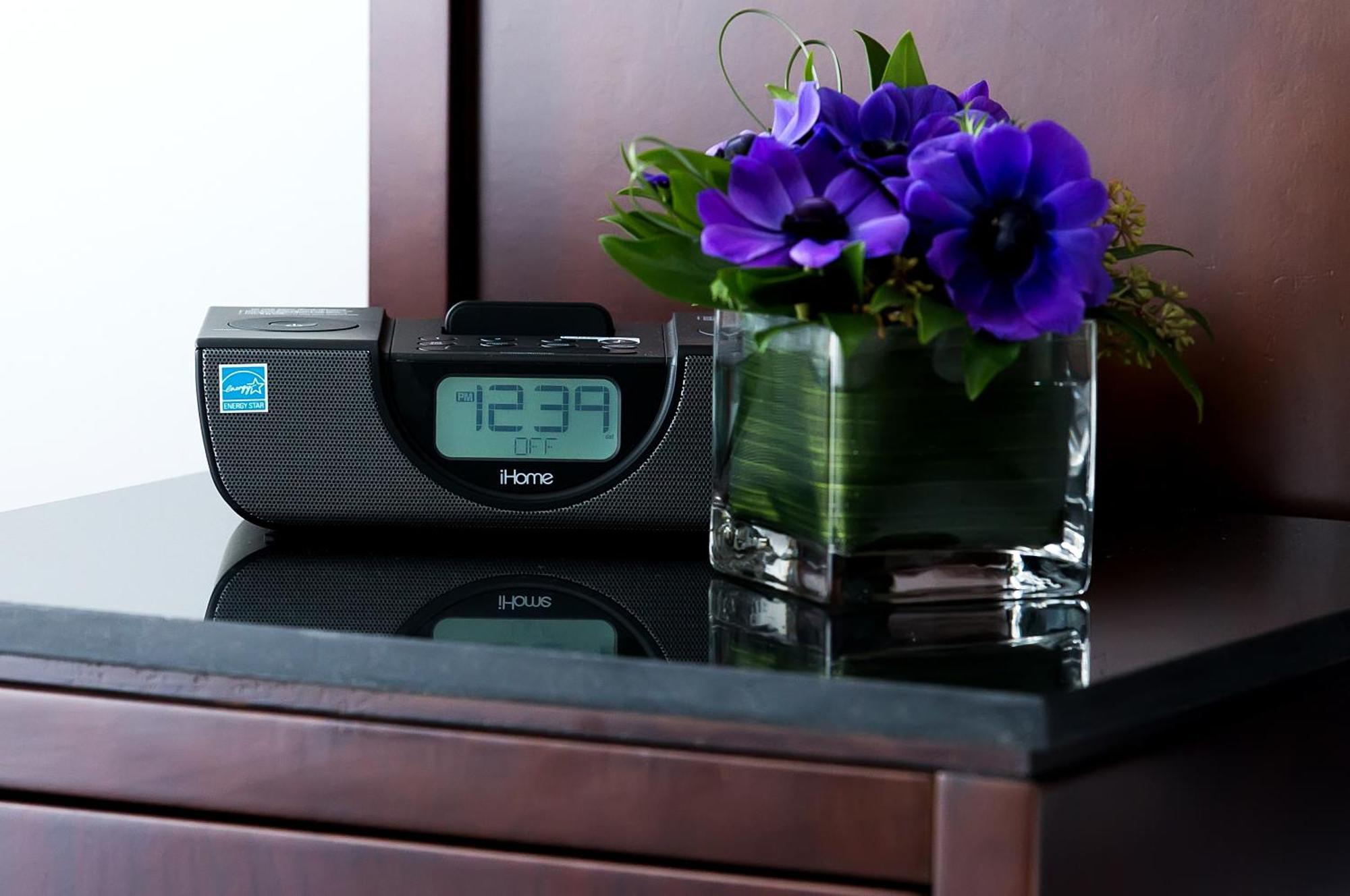 Matrix Hotel Эдмонтон Экстерьер фото
