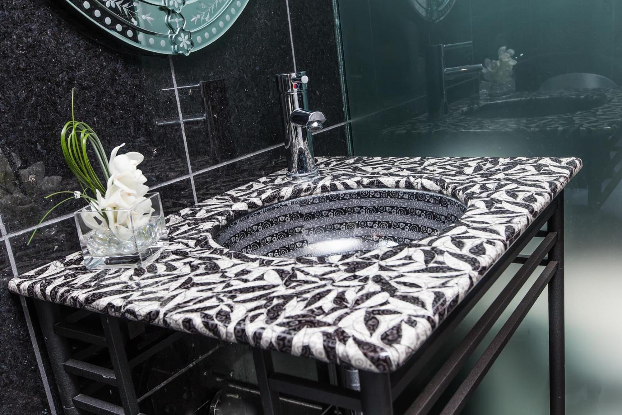 Matrix Hotel Эдмонтон Экстерьер фото