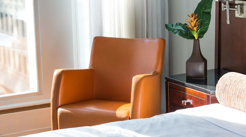 Matrix Hotel Эдмонтон Экстерьер фото