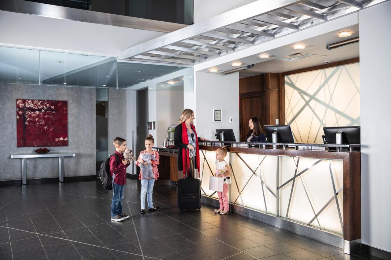 Matrix Hotel Эдмонтон Экстерьер фото