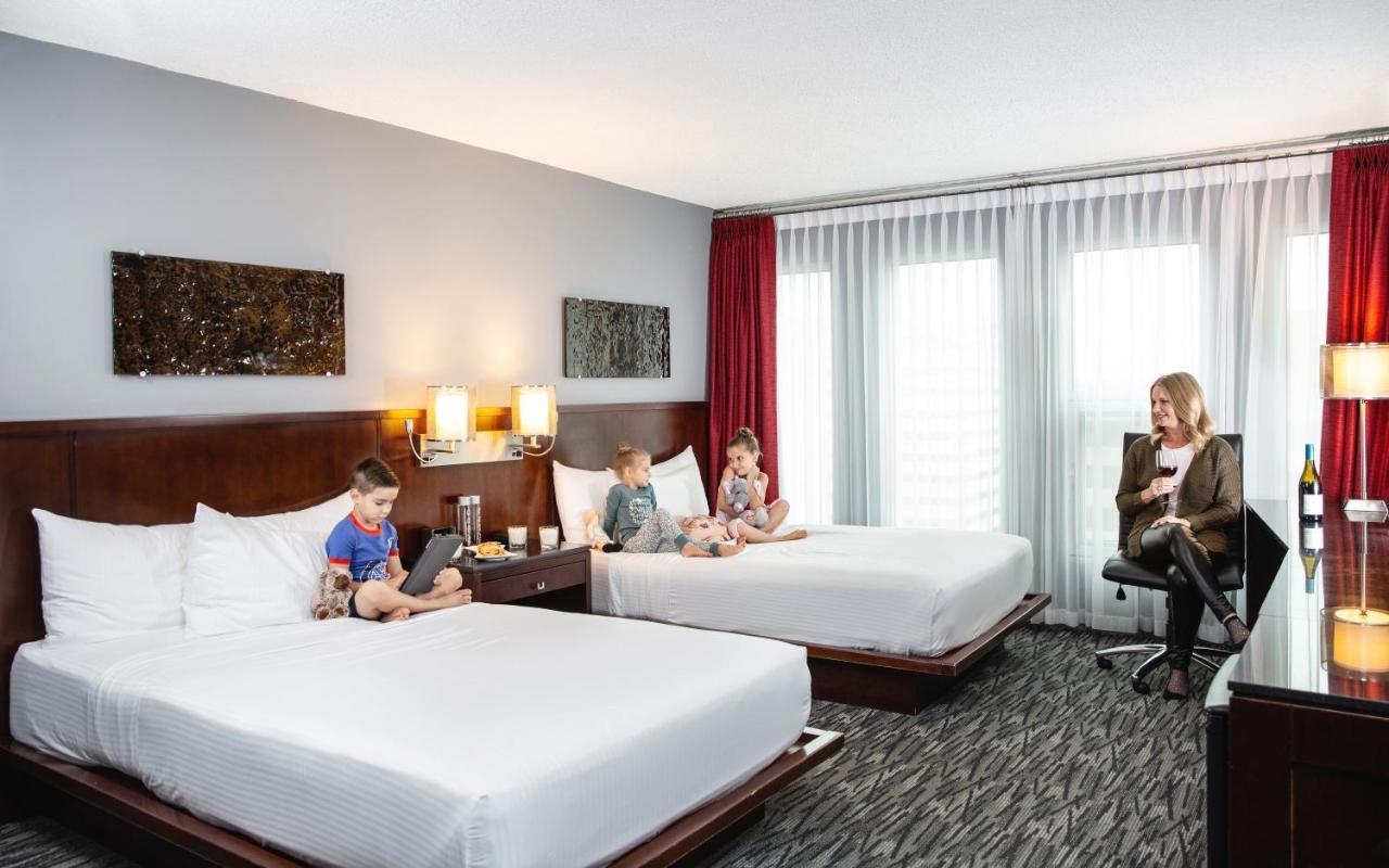 Matrix Hotel Эдмонтон Экстерьер фото